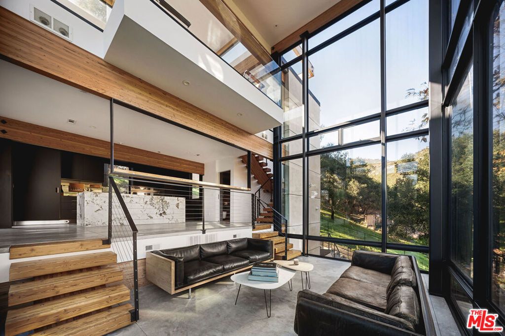 Image 7 of property listing at 2315 Live Oak Meadows Road, Malibu, CA 90265