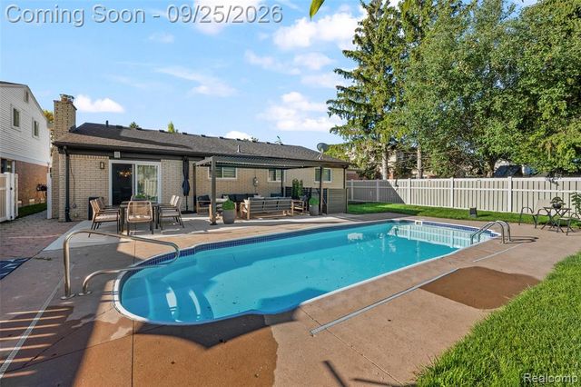 29510 Lyndon Street, Livonia, MI 48154
