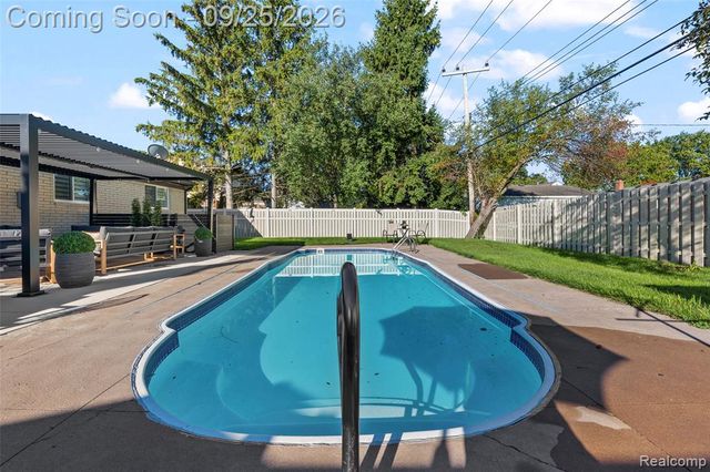 29510 Lyndon Street, Livonia, MI 48154