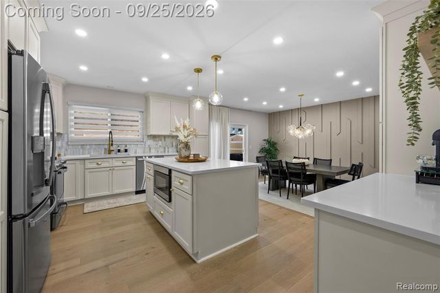 29510 Lyndon Street, Livonia, MI 48154