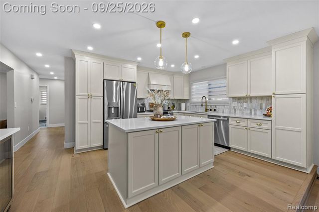 29510 Lyndon Street, Livonia, MI 48154