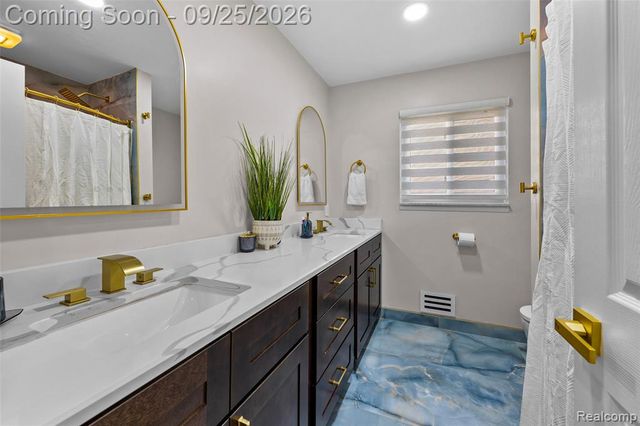 29510 Lyndon Street, Livonia, MI 48154