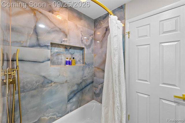 29510 Lyndon Street, Livonia, MI 48154