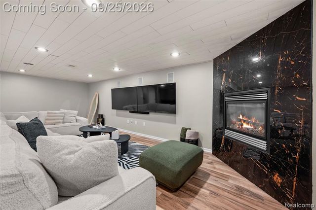 29510 Lyndon Street, Livonia, MI 48154