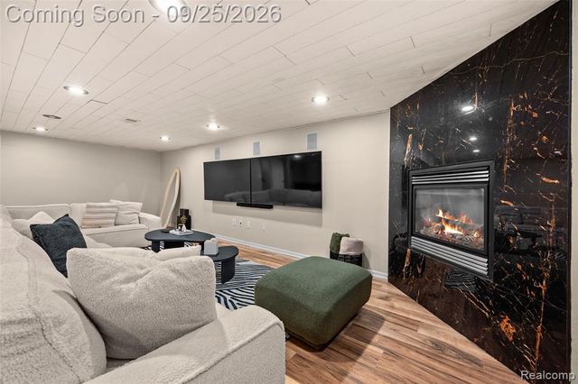 29510 Lyndon Street, Livonia, MI 48154