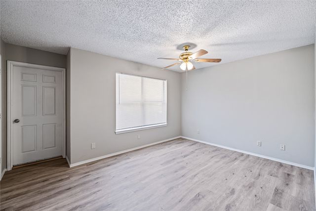 321 Gardenview Street, Denton, TX 76207