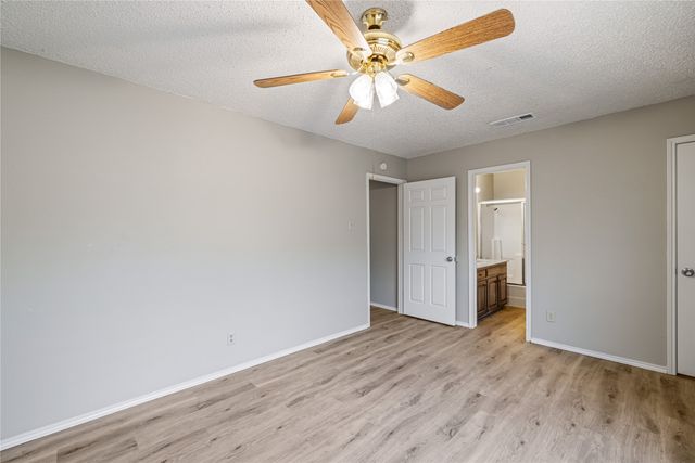 321 Gardenview Street, Denton, TX 76207