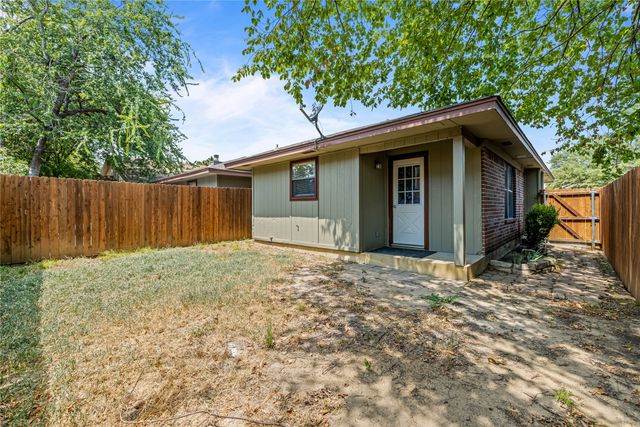 321 Gardenview Street, Denton, TX 76207