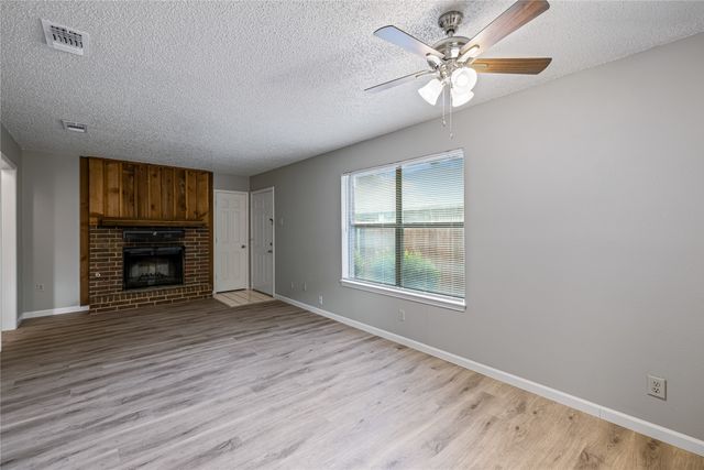 321 Gardenview Street, Denton, TX 76207