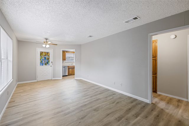 321 Gardenview Street, Denton, TX 76207