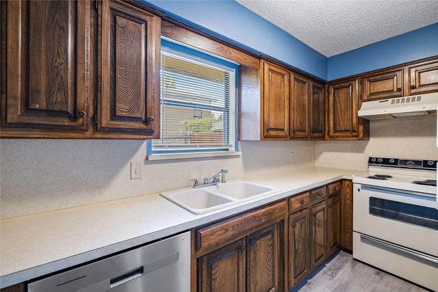 321 Gardenview Street, Denton, TX 76207