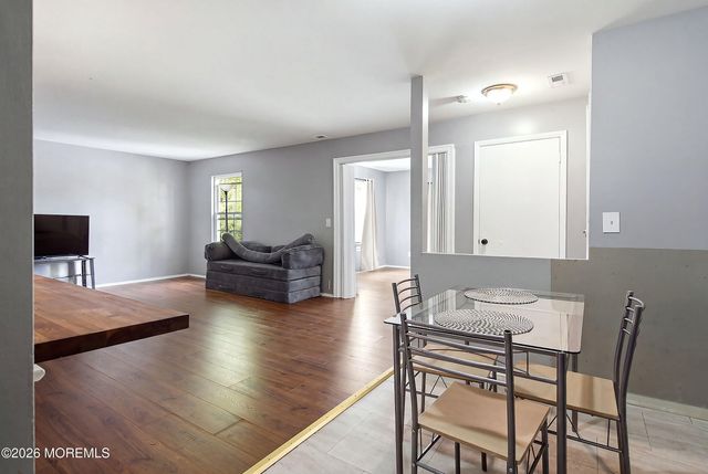 711 Zlotkin Circle 6, Freehold, NJ 07728