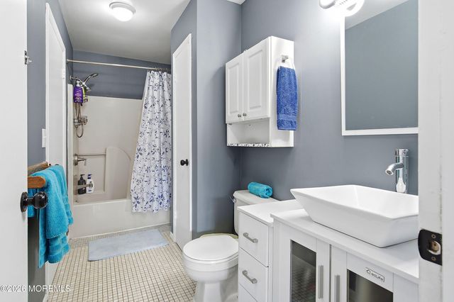 711 Zlotkin Circle 6, Freehold, NJ 07728