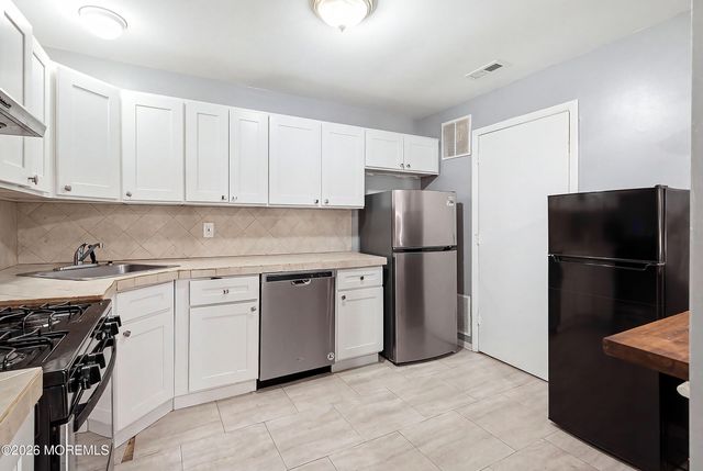 711 Zlotkin Circle 6, Freehold, NJ 07728