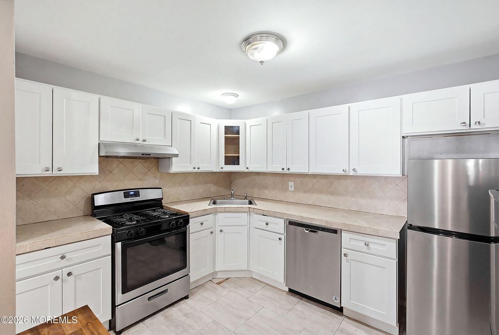 711 Zlotkin Circle 6, Freehold, NJ 07728