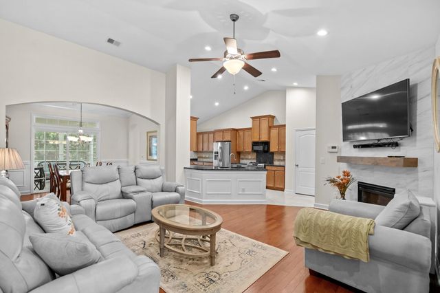 181 Ridge Point Dr., Conway, SC 29526