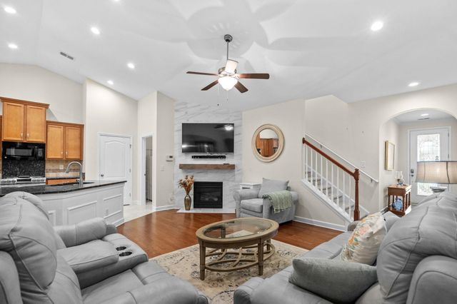 181 Ridge Point Dr., Conway, SC 29526