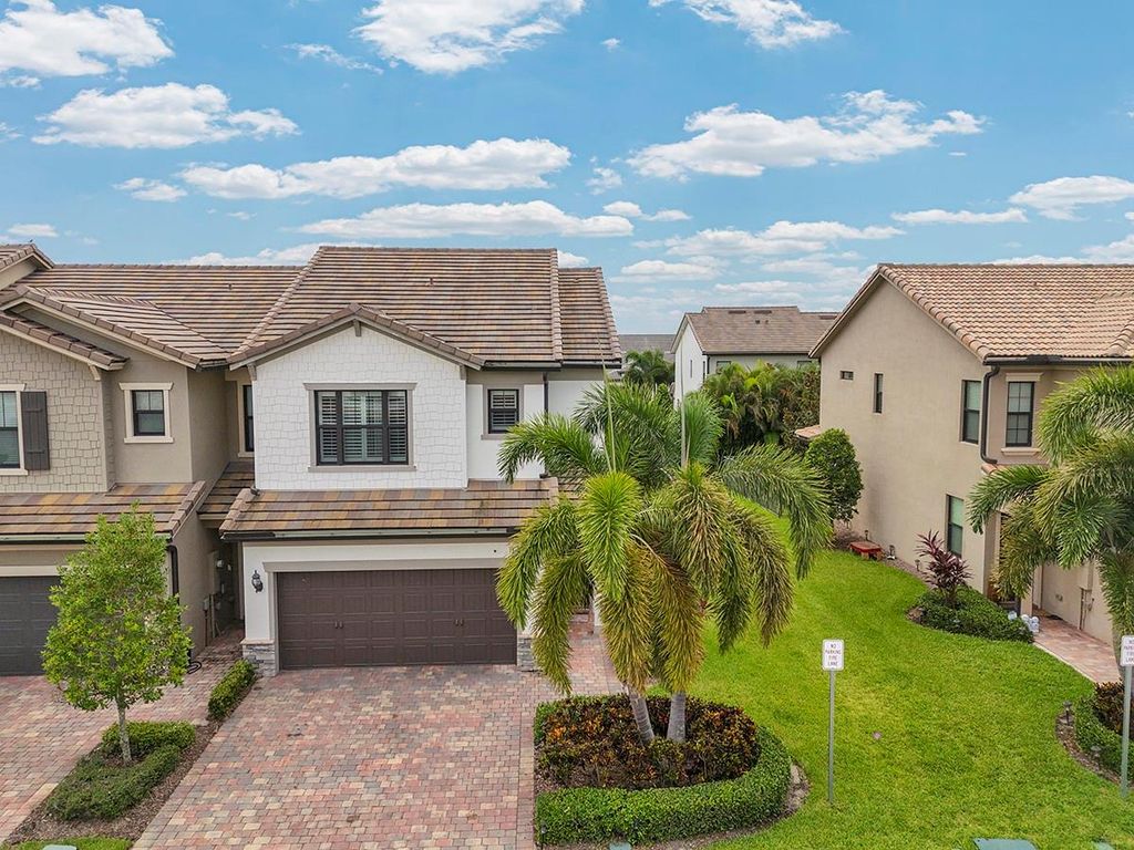 8282 Cadre Noir Rd, Lake Worth, FL 33467