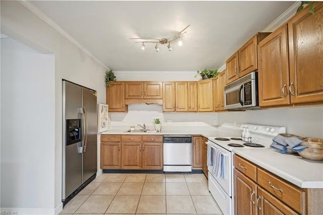 125 Cambridge PL, Hampton, VA 23669