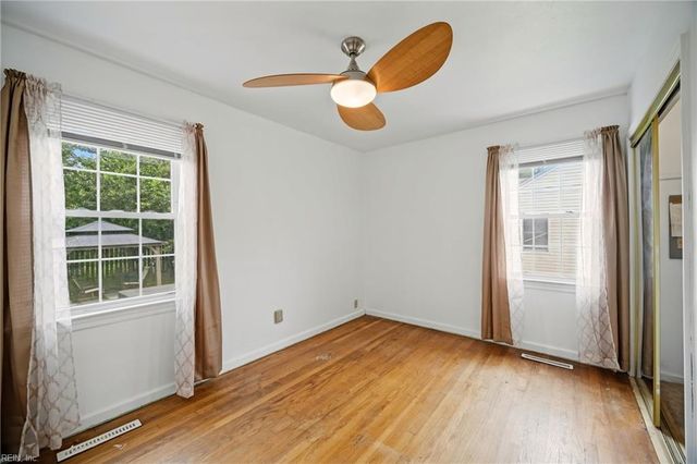 125 Cambridge PL, Hampton, VA 23669