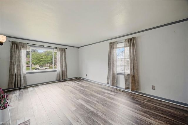 125 Cambridge PL, Hampton, VA 23669