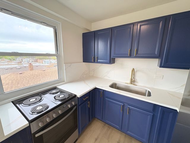 2600 W Balmoral Avenue 402, Chicago, IL 60625