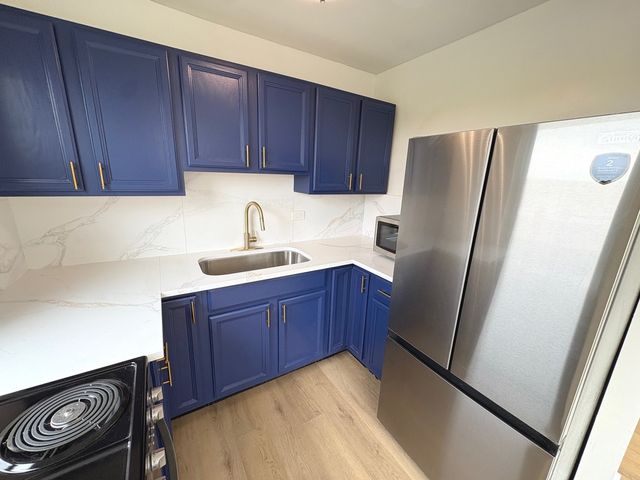 2600 W Balmoral Avenue 402, Chicago, IL 60625