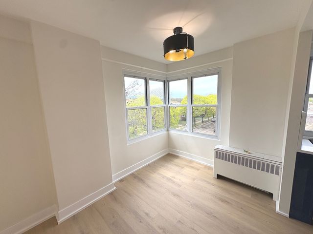 2600 W Balmoral Avenue 402, Chicago, IL 60625