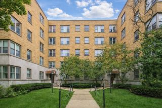 2600 W Balmoral Avenue 402, Chicago, IL 60625