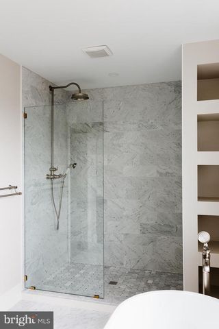 522 W JAMES ST, Lancaster, PA 17603