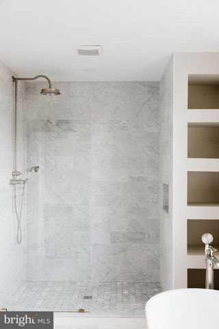 522 W JAMES ST, Lancaster, PA 17603