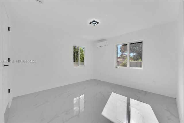 910 NW 133rd St, North Miami, FL 33168