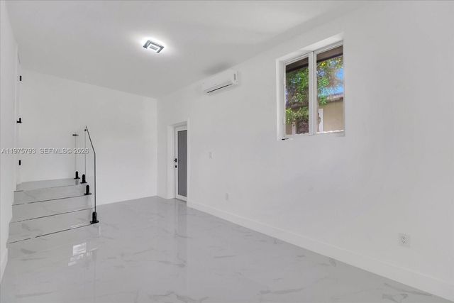 910 NW 133rd St, North Miami, FL 33168