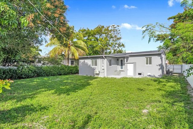 910 NW 133rd St, North Miami, FL 33168