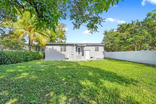 910 NW 133rd St, North Miami, FL 33168