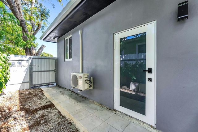 910 NW 133rd St, North Miami, FL 33168