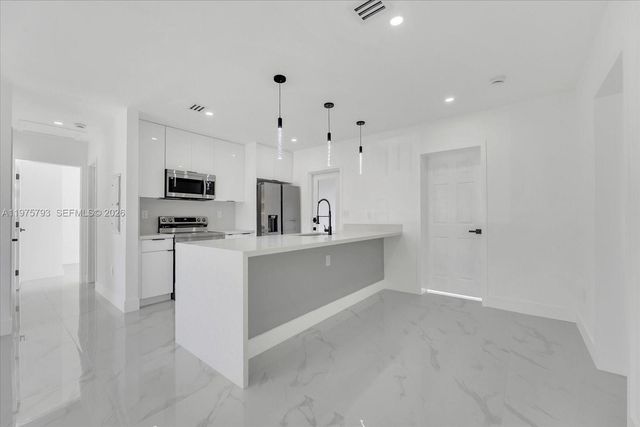 910 NW 133rd St, North Miami, FL 33168