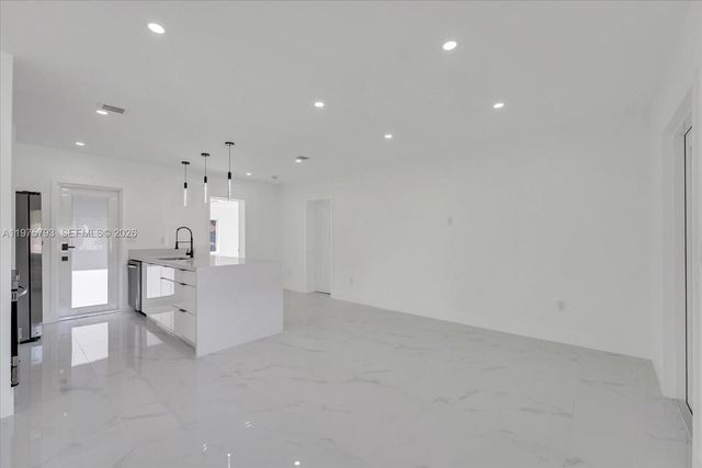 910 NW 133rd St, North Miami, FL 33168