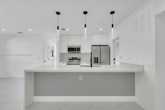 910 NW 133rd St, North Miami, FL 33168