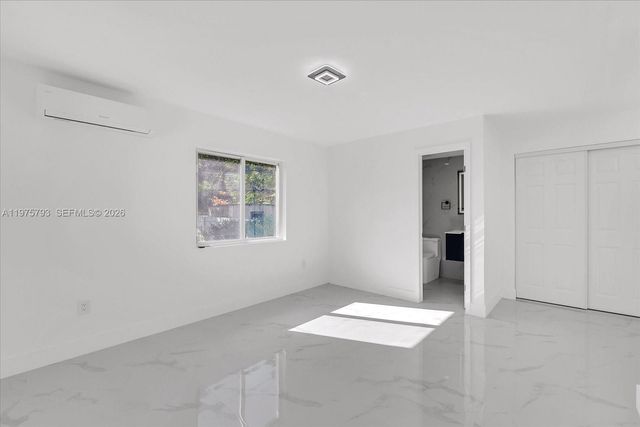 910 NW 133rd St, North Miami, FL 33168