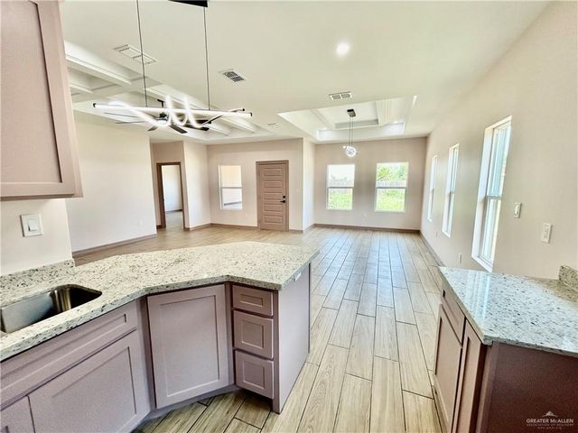 512 Tower Oak Drive, Alamo, TX 78516