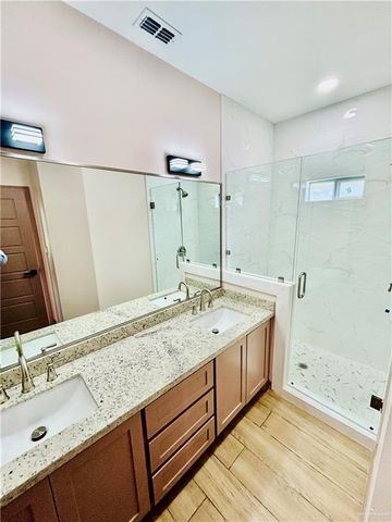 512 Tower Oak Drive, Alamo, TX 78516