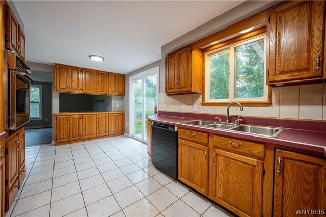 19 Schultz Road, Orchard Park, NY 14127