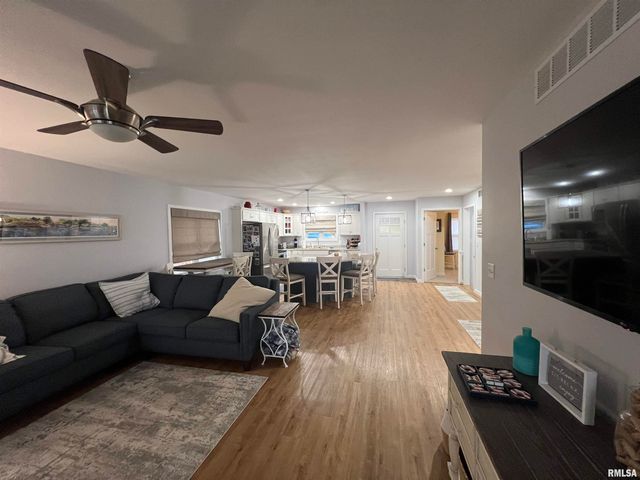 895 LAKESHORE Drive North, Goreville, IL 62939