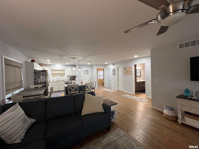 895 LAKESHORE Drive North, Goreville, IL 62939