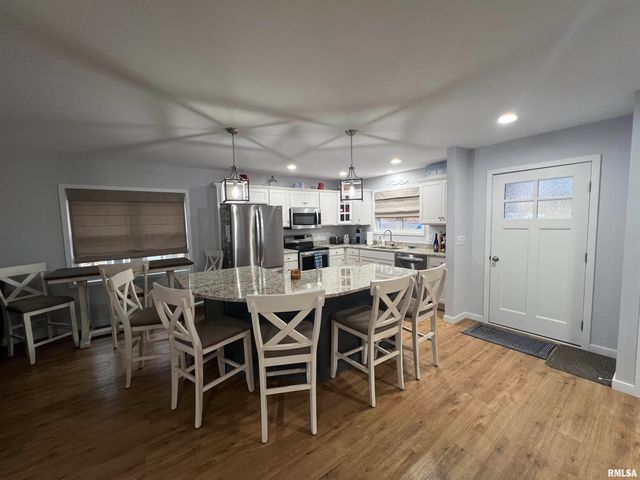 895 LAKESHORE Drive North, Goreville, IL 62939