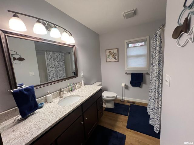 895 LAKESHORE Drive North, Goreville, IL 62939