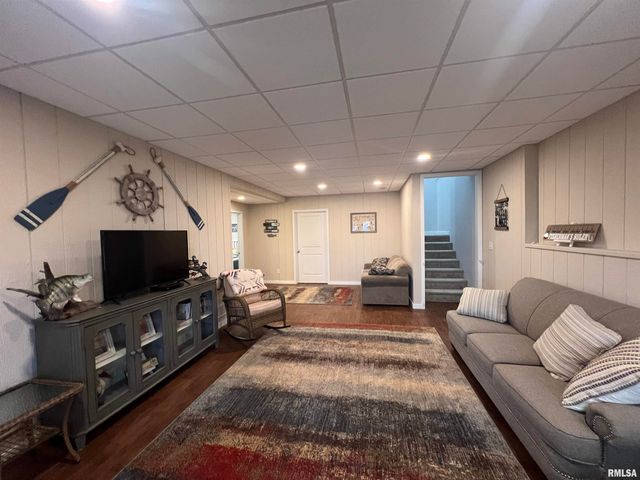 895 LAKESHORE Drive North, Goreville, IL 62939