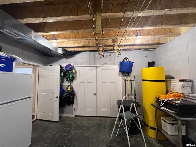 895 LAKESHORE Drive North, Goreville, IL 62939