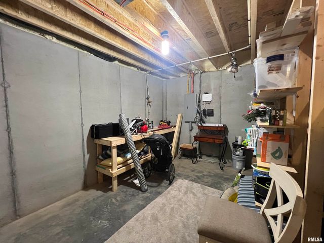 895 LAKESHORE Drive North, Goreville, IL 62939